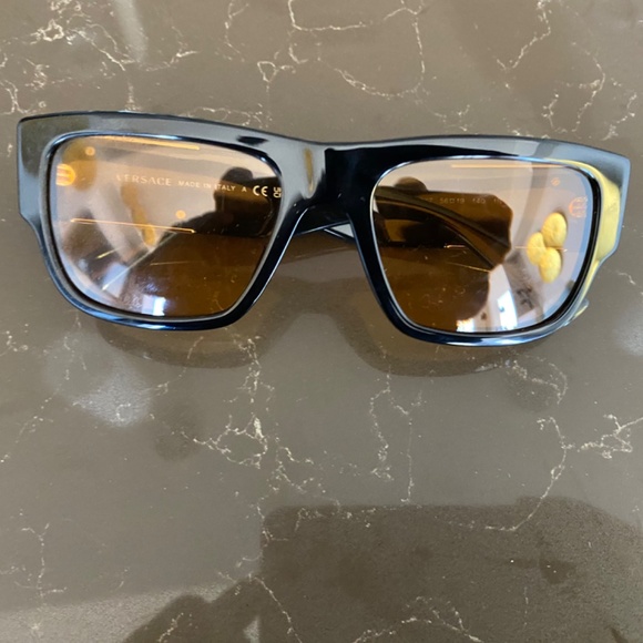 Versace Men’s Sunglasses - Picture 3 of 6